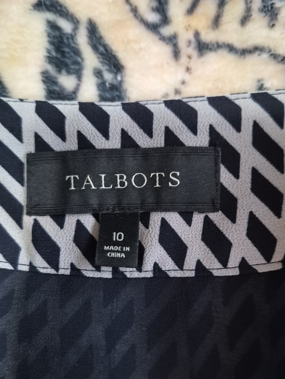 Talbots Size 10 Geometric Print A-Line Skirt Side Zip Lined - Picture 2 of 10